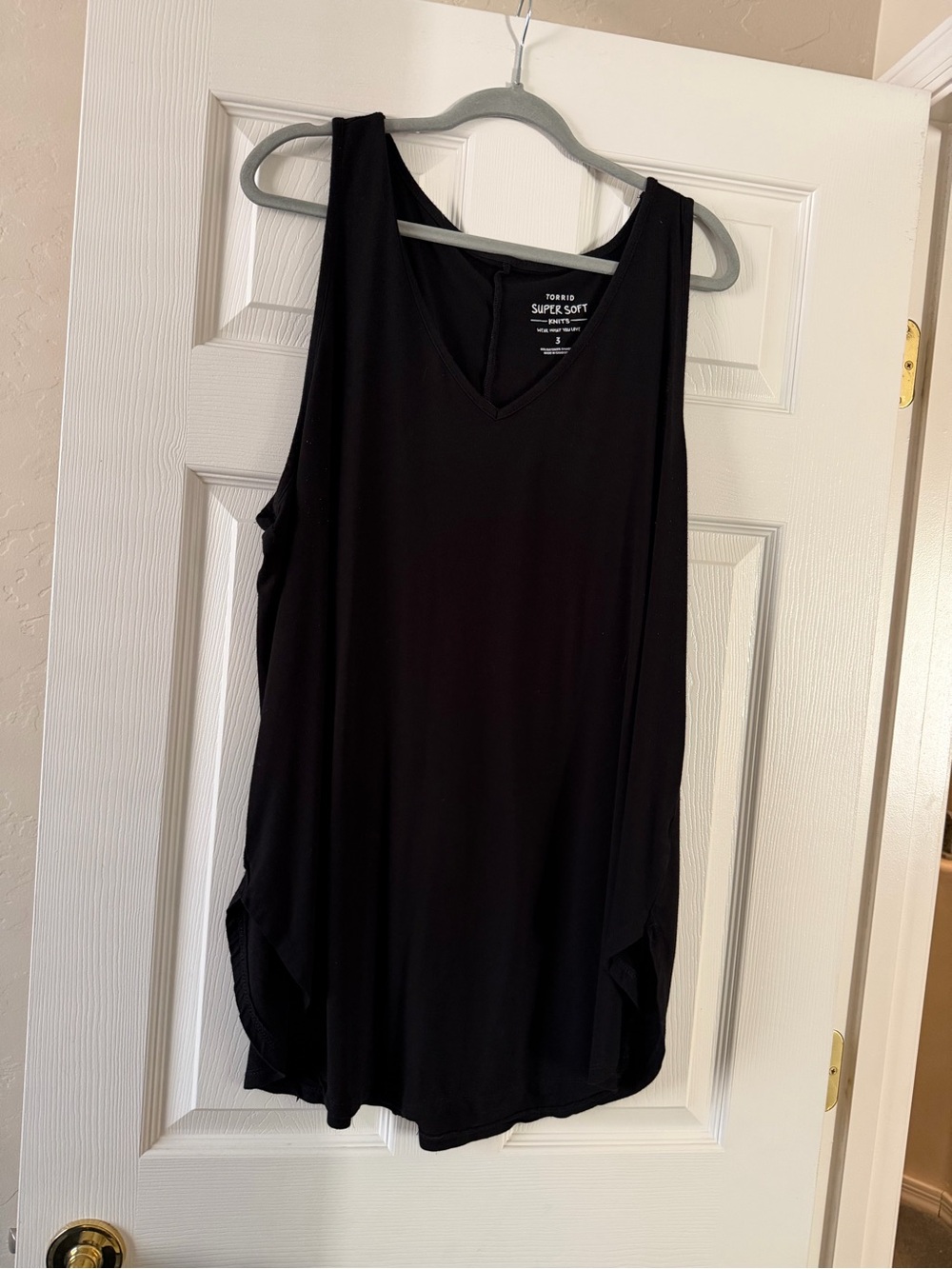 torrid Black V-Neck Sleeveless Tank